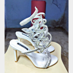  ၀ယ်ပြီး1size သေးနေလို့ပြန်ရောင်းချင်လို့ပါ ... Image, classified, Myanmar marketplace, Myanmarkt