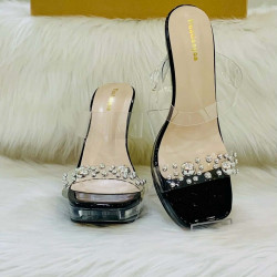  ဒေါက်အမြင့်စီးရတာကြိုက်တဲ့ ညီမလေးတွေရှိလား Image, classified, Myanmar marketplace, Myanmarkt