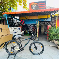  Giant Talon 2 Offical BrandNew 💯 Image, classified, Myanmar marketplace, Myanmarkt