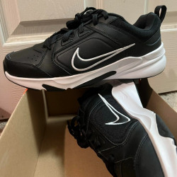  Nike branded လေး ပြန်ရောင်းချင်ပါတယ် ဝယ်ပီးတော့ မစီးဖစ်လို့ပါ တကြိမ်တခါမှ မစီးရသေးတာ မို့လို့ အသစ် အတိုင်းပါပဲ Image, classified, Myanmar marketplace, Myanmarkt