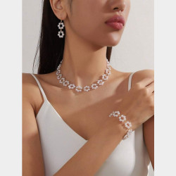 necklace set  လှလှ‌လေးတွေလဲမှာလို့ရပါတယ်ရှင့်🍂 Image