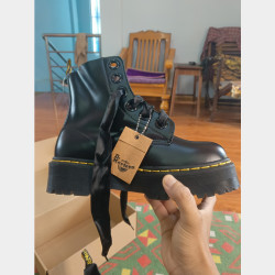  Dr Martens size မတော်လို့ပြန်ရောင်းချင်ပါတယ်. Size 43. premium quality. Image, classified, Myanmar marketplace, Myanmarkt