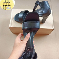  woman high heels Image, classified, Myanmar marketplace, Myanmarkt