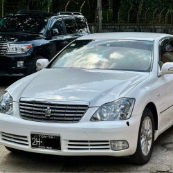 Toyota Crown Royal Saloon 2004 Image