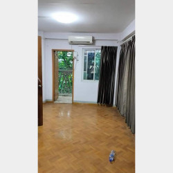  အထက်ပုဇွန်တောင်လမ်းမတန်း ပေါ် ရှ်ိတိုရ်ခန်းအရောင်း Image, classified, Myanmar marketplace, Myanmarkt