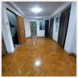  #အထက်ပုဇွန်တောင်လမ်းမပေါ်_ Image, classified, Myanmar marketplace, Myanmarkt