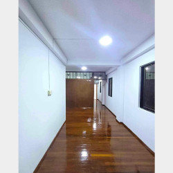  ကြည့်မြင်တိုင်ညစျေးအနီး ပြင်ဆင်ပြီး အထုပ်ဆွဲ Image, classified, Myanmar marketplace, Myanmarkt