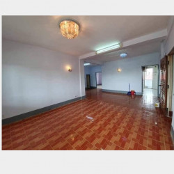  လမ်းမတန်းပေါ် အလွှာနိမ့်တိုက်ခန်းလေး ငှါး Image, classified, Myanmar marketplace, Myanmarkt